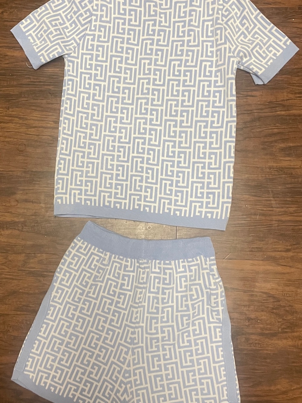 Balmain 2 piece set - Picture 2 of 3